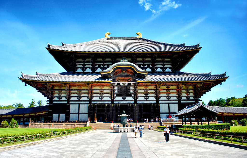 Hu Xiantao, business manager of Dongzhao palace, Japan